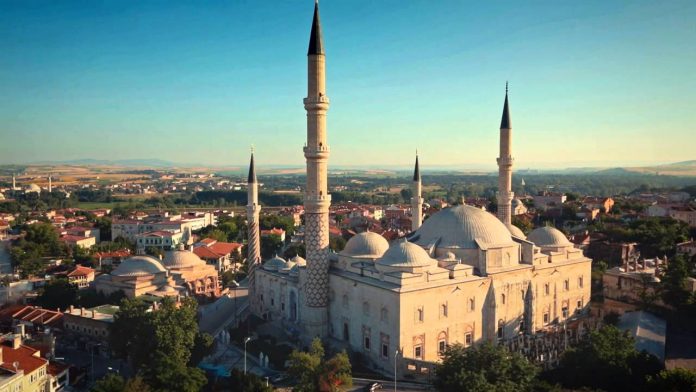 Üç Şerefeli Camii