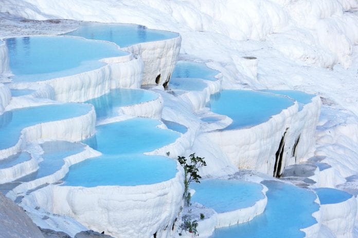 Pamukkale Travertenleri, ülkemizin ve Dünya'nın en önemli doğal güzelliklerinden biridir.
