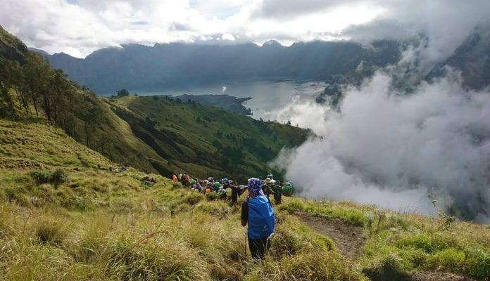 Yağmur Ormanlarında Kamp: Mt.Rinjani National Park Yağmur Ormanlarında Kamp: Mt.Rinjani National Park