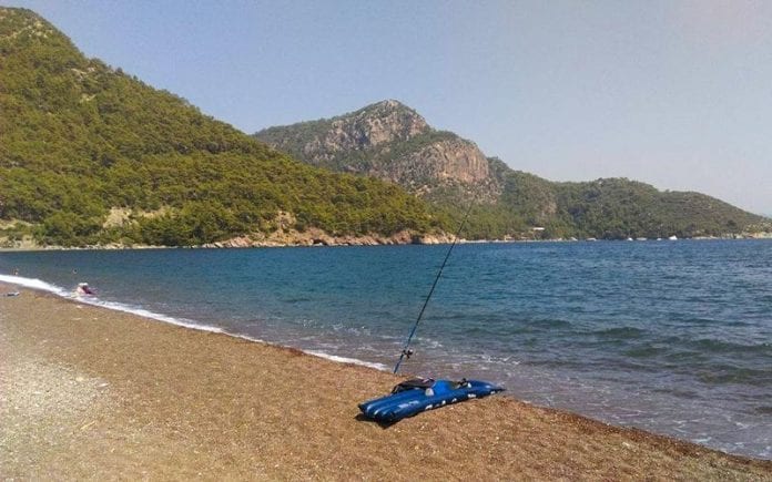 Plajda balık tutma keyfi