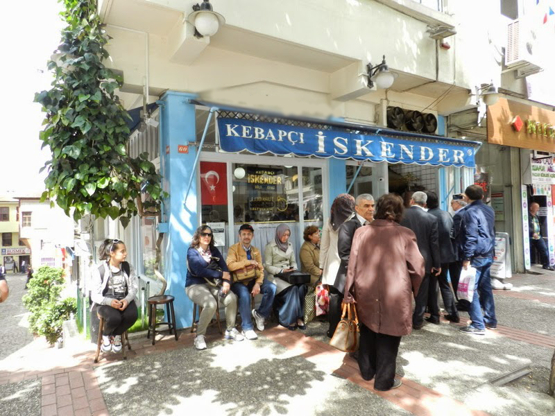 Kebapçı İskender, Bursa'nın meşhur iskender yemeğinde en çok tercih edilen ve ünlü yeridir.
