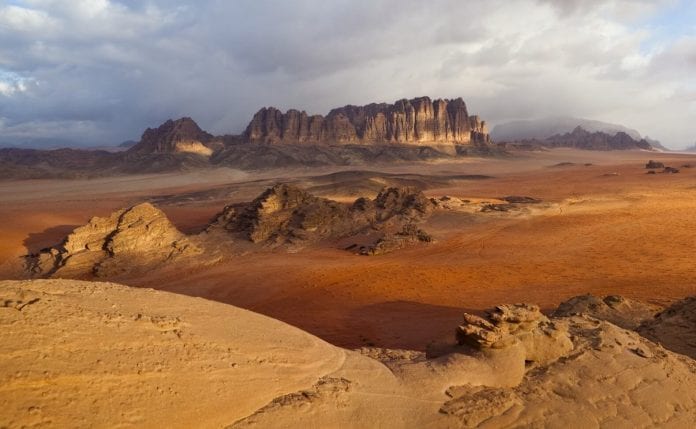 Kırmızı kum tepeleri Wadi Rum Kırmızı kum tepeleri Wadi Rum