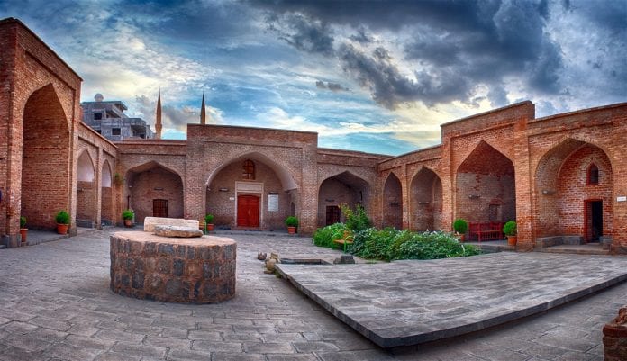 Kırmızı Medrese