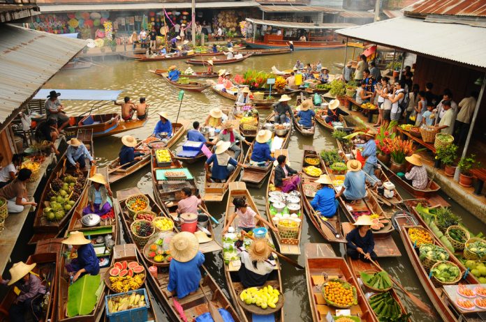 bangkok yüzen pazar