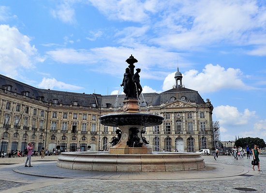 Place de la Bourse Meydanı
