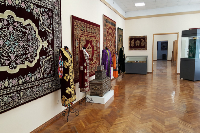 özbekistan uygulamalı sanatlar müzesi