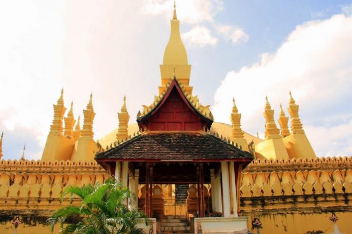 pha that luang temple