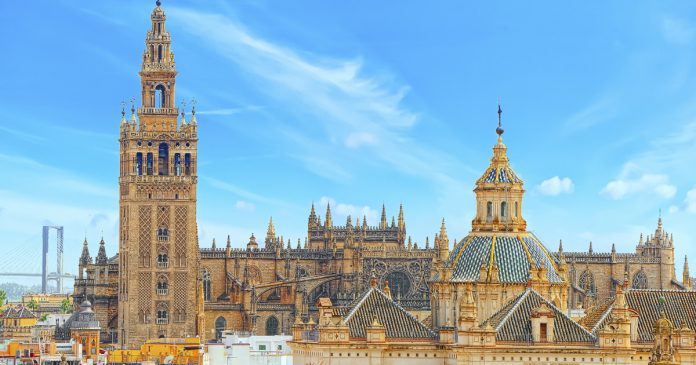 Sevilla Katedrali ve Giralda Çan Kulesi