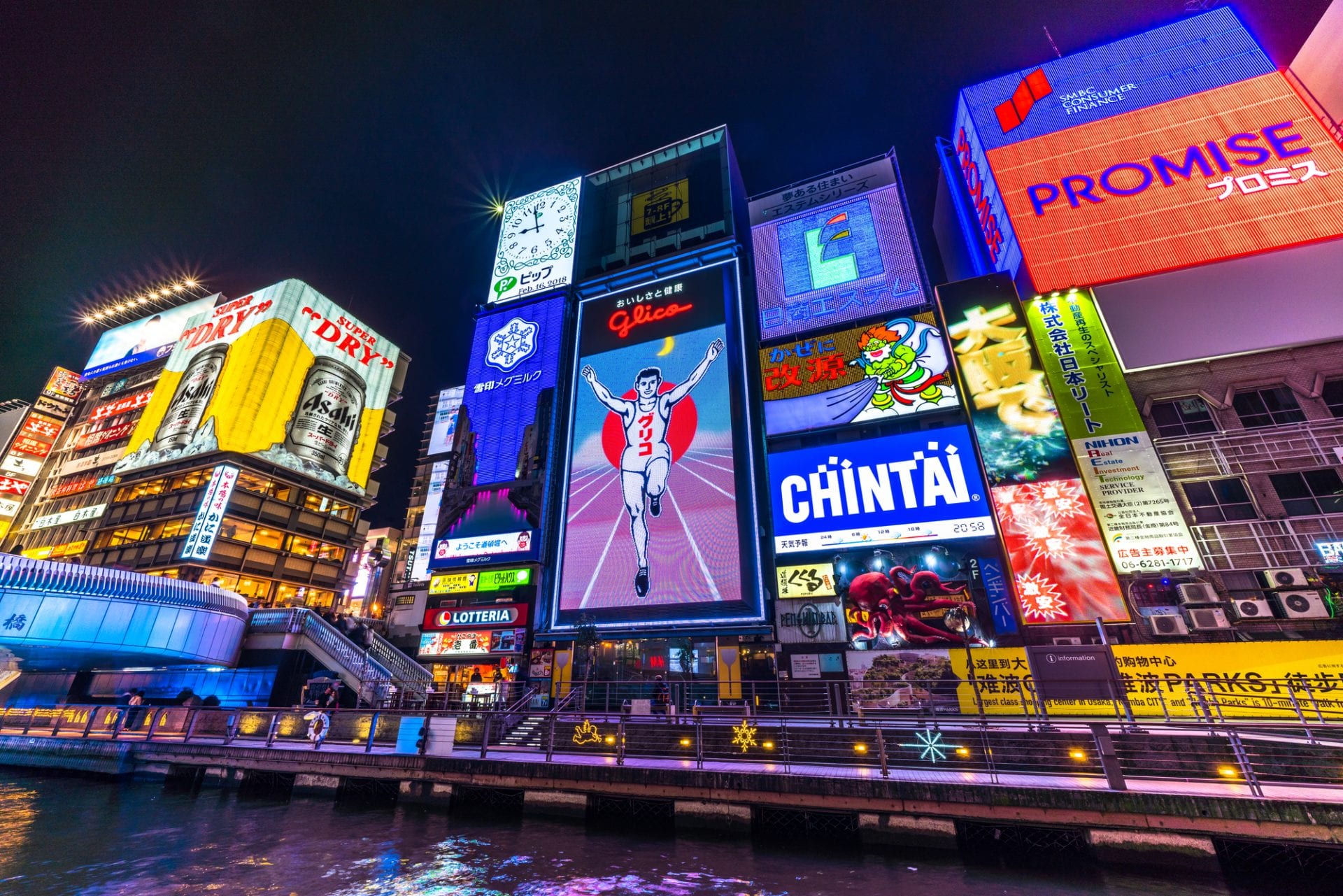 Dotonbori iluminado por la noche