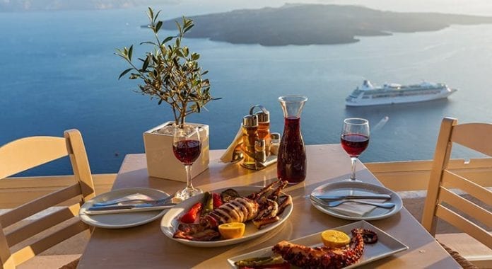 Santorinide ne yenir ne icilir Santorini'de ne yenir? Ne içilir?