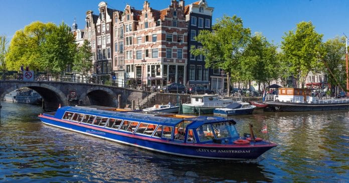 Amsterdam’da Kanal Turu