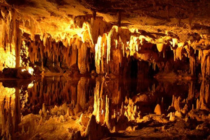 ayvaini mağarası 