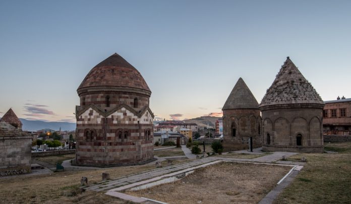 Üç Kümbetler, Erzurum