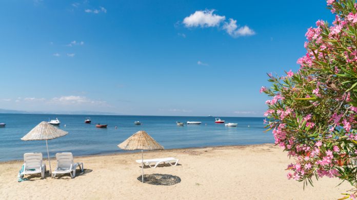 Erdek Plajları - Erdek'te Denize Girilecek Ücretli & Ücretsiz 29 Plaj! | Fixbilet Blog