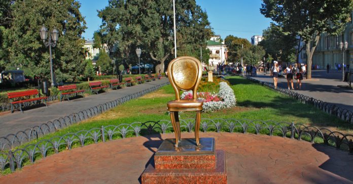 12. Sandalye Anıtı