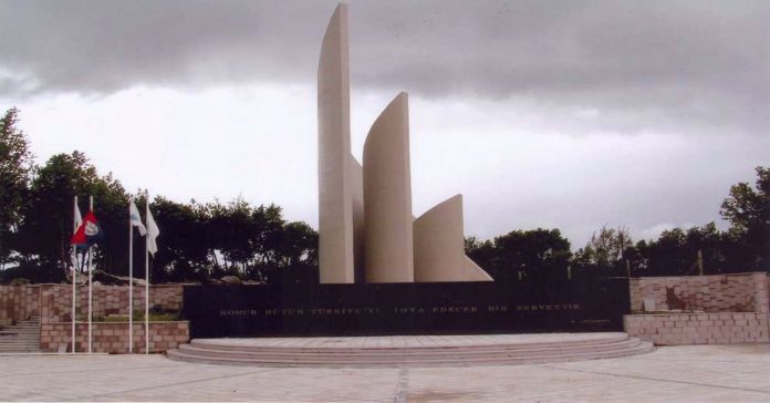 Uzun Mehmet Anıtı