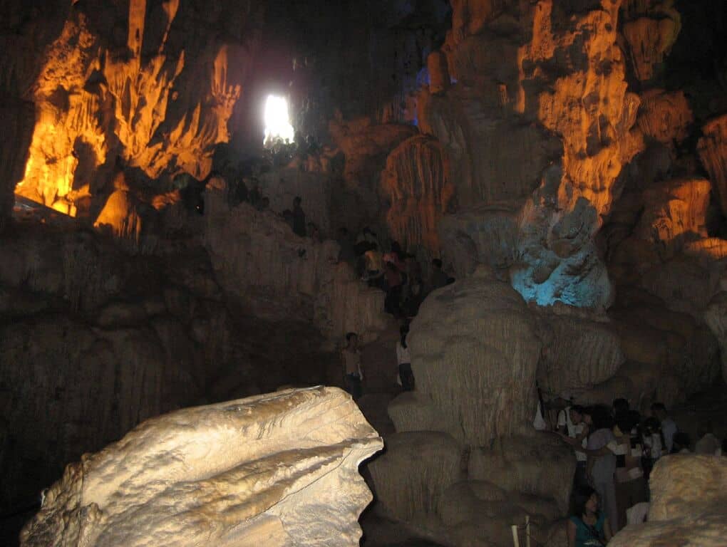Lica cave